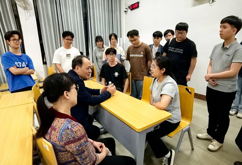 招聘会3