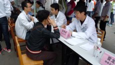 学雷锋，“天使”在行动——记beat365唯一官方网站护理学院三月学雷锋之义诊活动