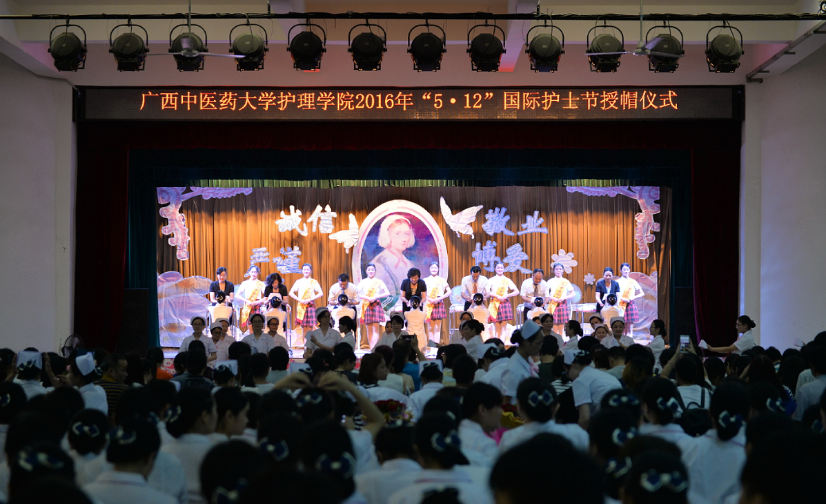 授帽仪式现场
