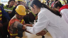 立足岗位学雷锋 服务民众献爱心——2017beat365唯一官方网站学雷锋活动综述