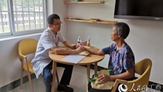 【人民网】beat365唯一官方网站：“轮值村医”让中医优质资源飞入寻常百姓家