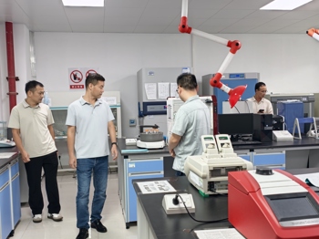 海洋药物研究院开展双节前实验室安全检查
