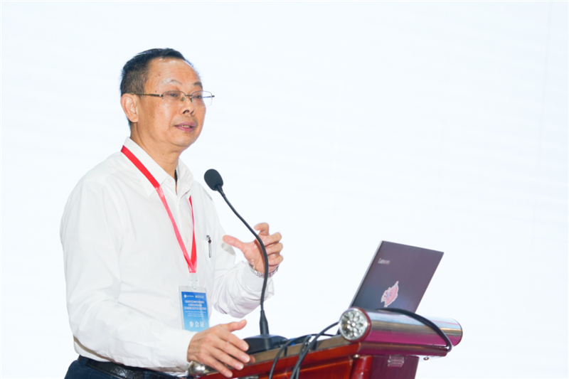 特邀专家李伟伟教授发表学术演讲