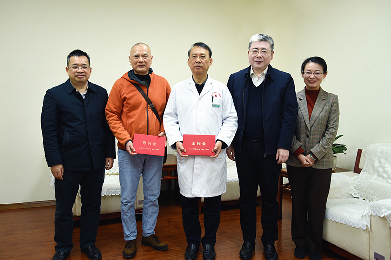 1慰问现场.jpg